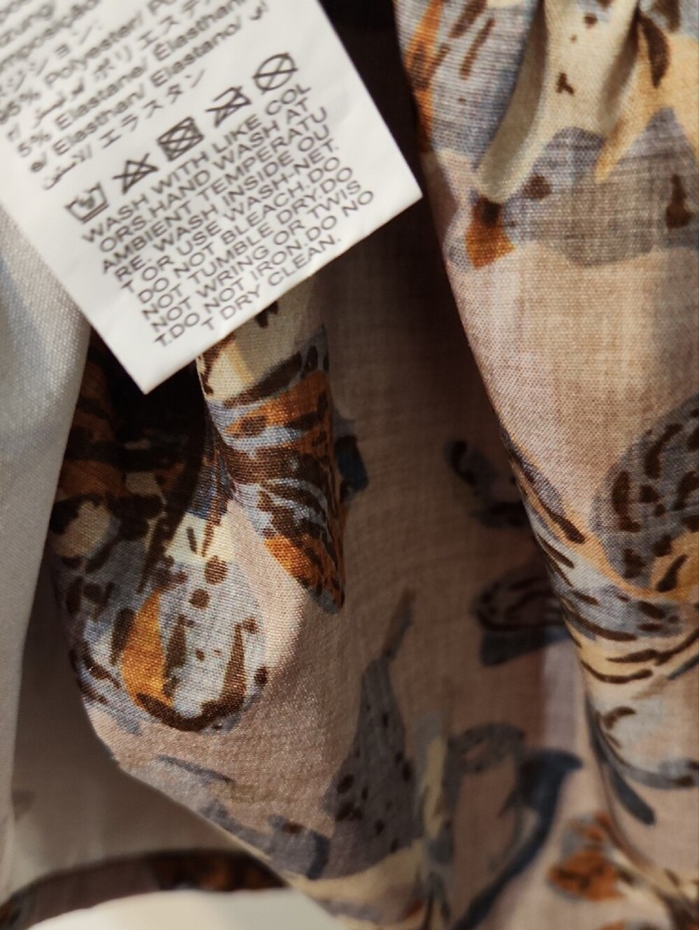 Floral Tiered Midi Dress with V-Neck in Beige and Rust - Picture 3 of 4